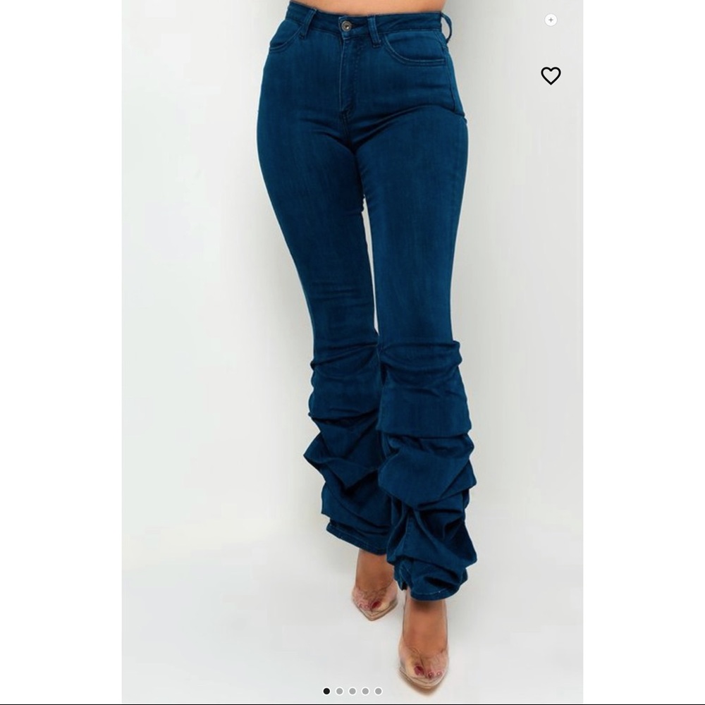 Akira scrunched ankle jeans ✨